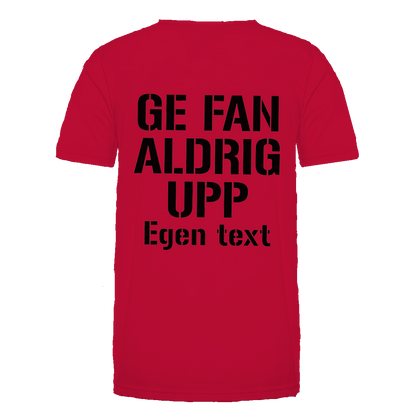 "Ge fan aldrig upp" på röd tröja, svart text